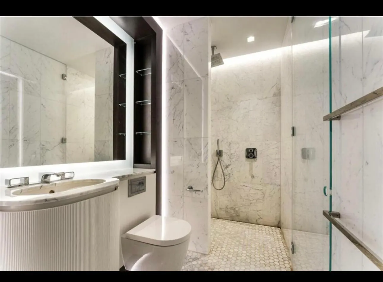Trendy, Modern 2 Bed Apartment! London